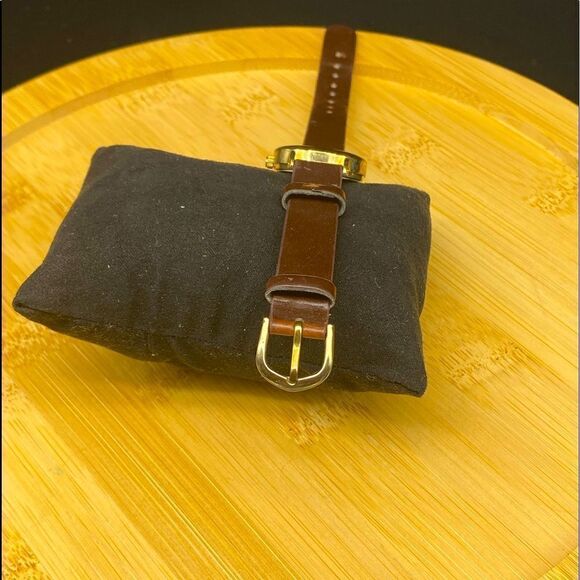 Ladies Mickey Mouse gently used watch that functions well and has fresh battery - Picture 5 of 7